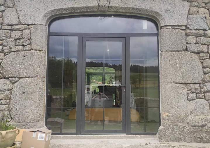 Installation de porte Saugues