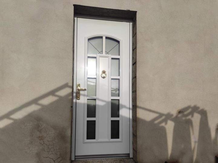 Pose de porte à Saugues